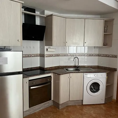 Almuden's Apartment, High-speed Free Wifi, 250m To Beach, The Center Of Торевьиа