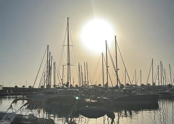 Almuden's Apartment, High-speed Free Wifi, 250m To Beach, The Center Of Torrevieja